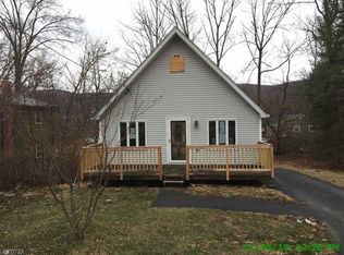 50 Old Coach Dr, Vernon, NJ 07462