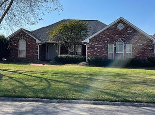 1743 Palmyra Dr, Greenville, MS 38701