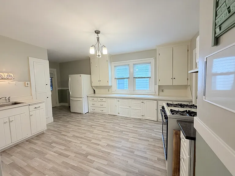 120 Cambridge St — Photo 24