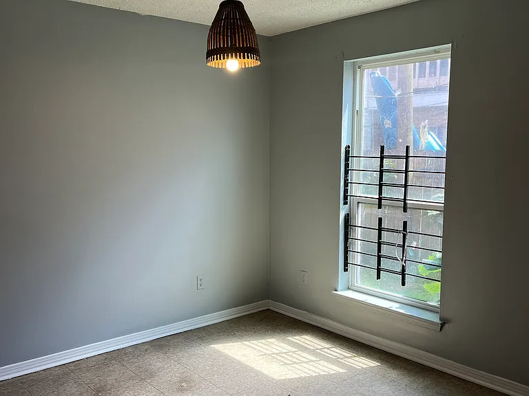 1537 London Cross Rd #D — Photo 6