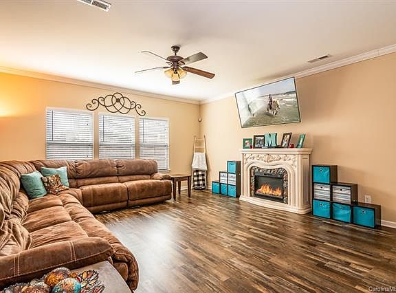 3rd image of 2344 Lake Vista Dr
