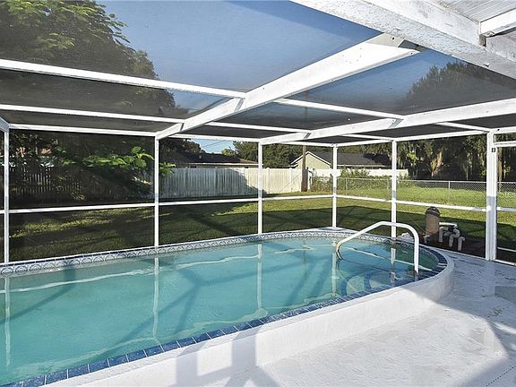 3rd image of 2451 Duke Ln