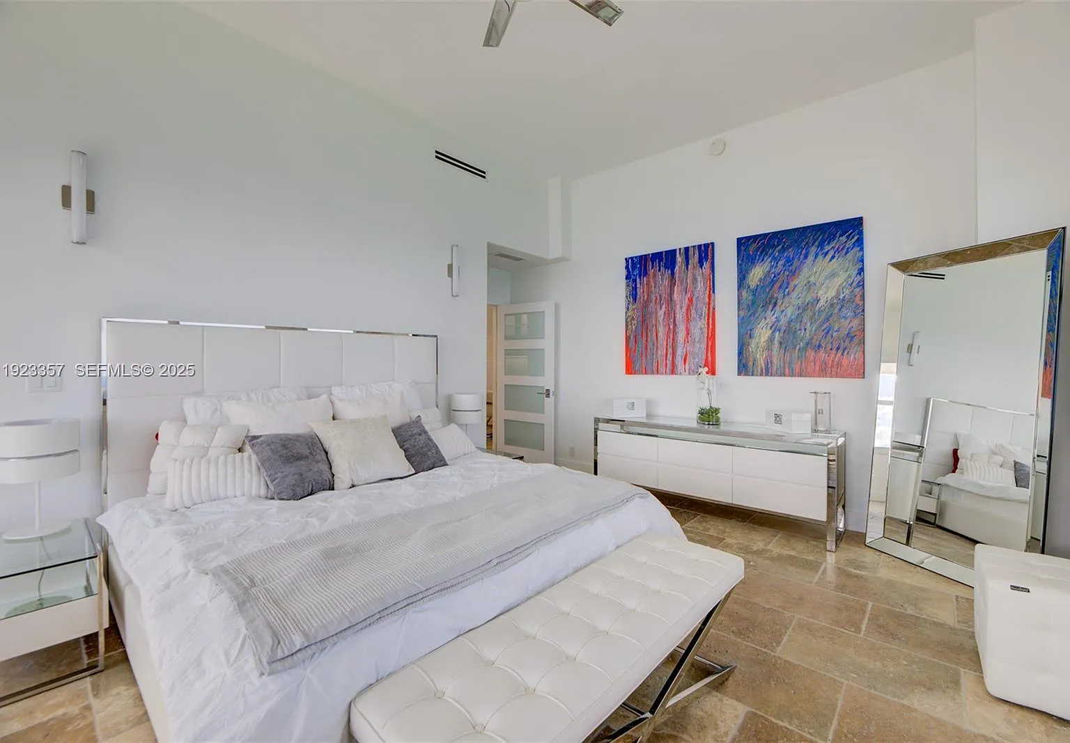 Sea Air Towers Condo — Photo 3