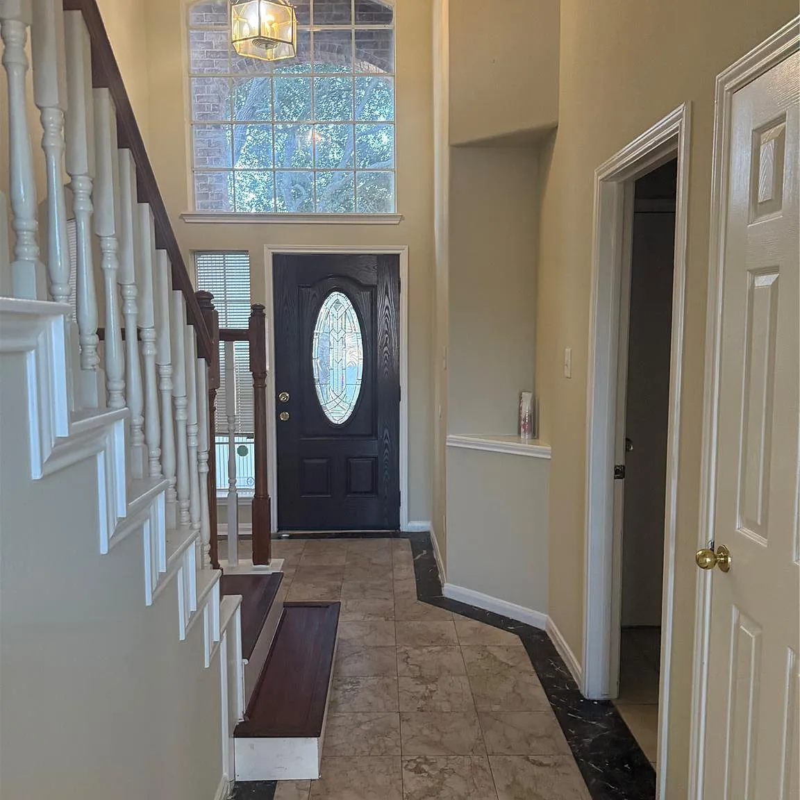 4 bed, 3.0 bath, 2600 sqft, $2,499 — Photo 2