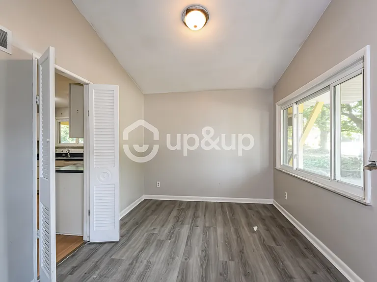 905 Barat Ln — Photo 4