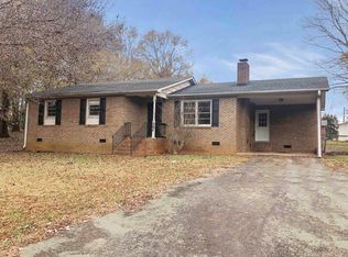 205 Lakeview Dr, Cowpens, SC 29330