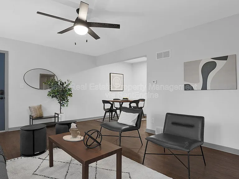 1963 W Broad St #8 — Photo 11