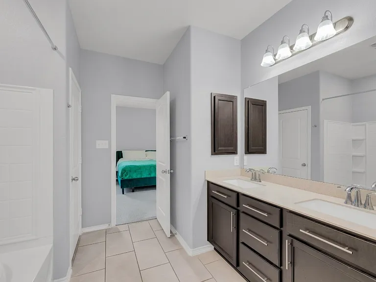 13916 Lyndon B Johnson St — Photo 15