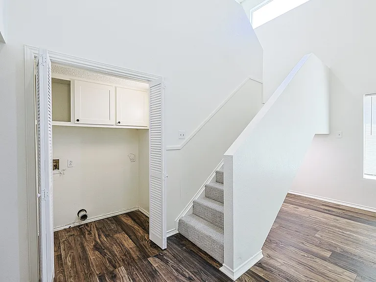 8308 Albany Ave — Photo 10