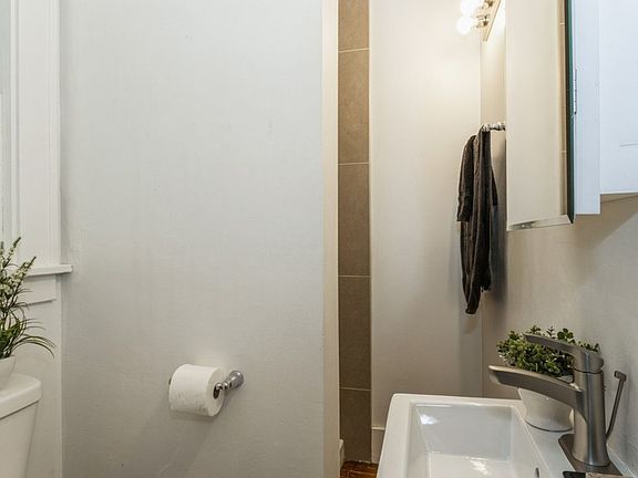 5th image of 728 E College St #11