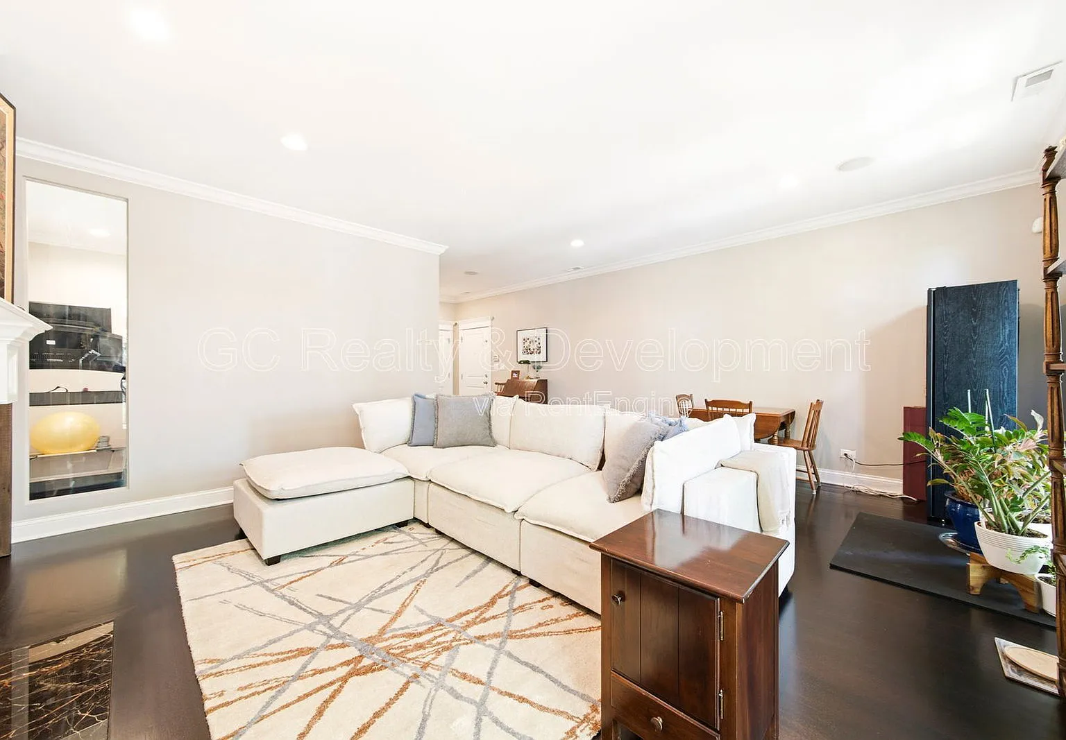 4 bed, 2.5 bath, 2560 sqft, $6,995 — Photo 3
