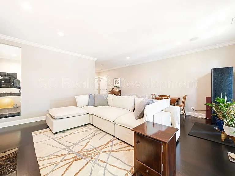 3934 N Janssen Ave #4 — Photo 3