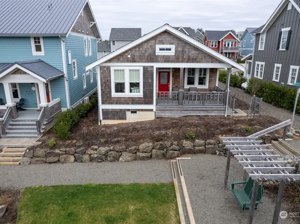 16 Barnhill Loop, Pacific Beach, WA 98571