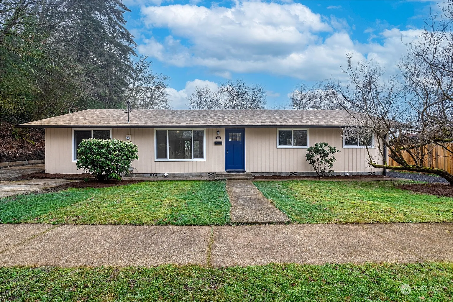 516 E Pine Street photo 1