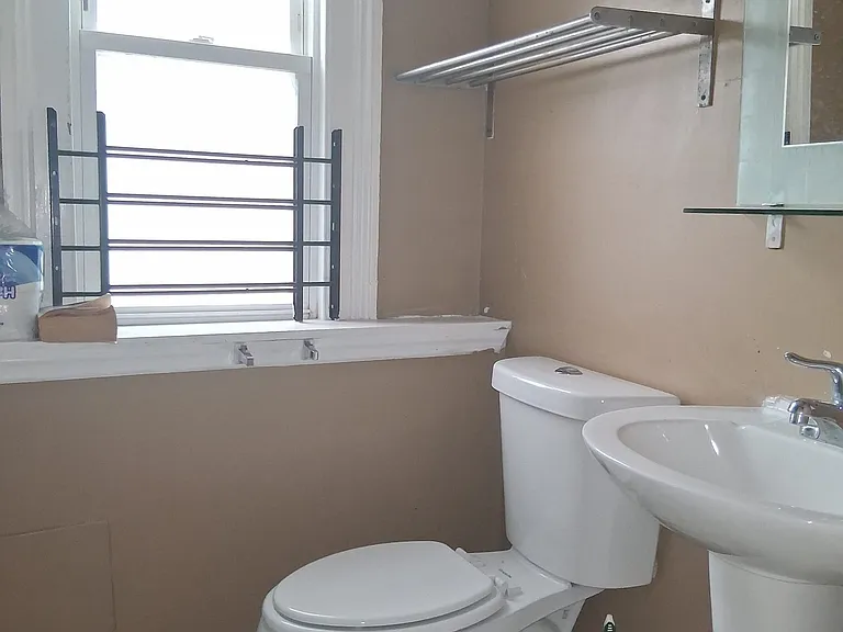 137 Sherwood Ave — Photo 6