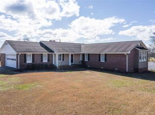 291 Bear Creek Rd, Lavonia, GA 30553