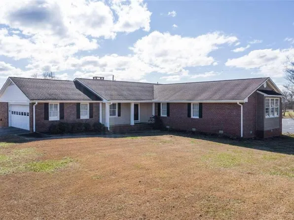 291 Bear Creek Rd, Lavonia, GA 30553