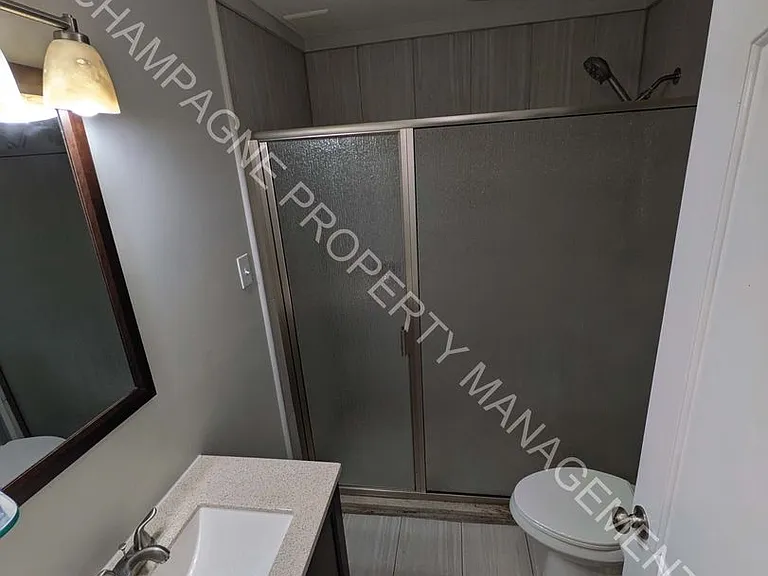 2523 Charlotte St — Photo 8