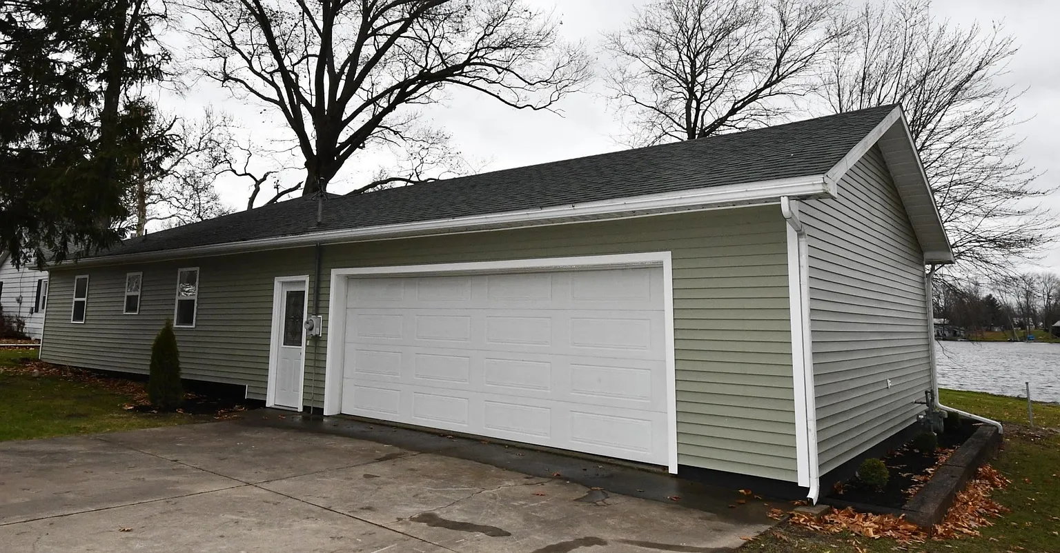 2180 S 460 E photo 1