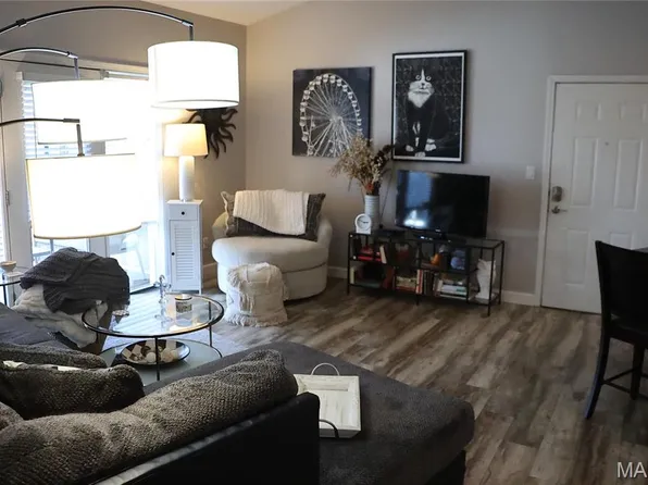 885 Forest Ave APT 303, Valley Park, MO 63088