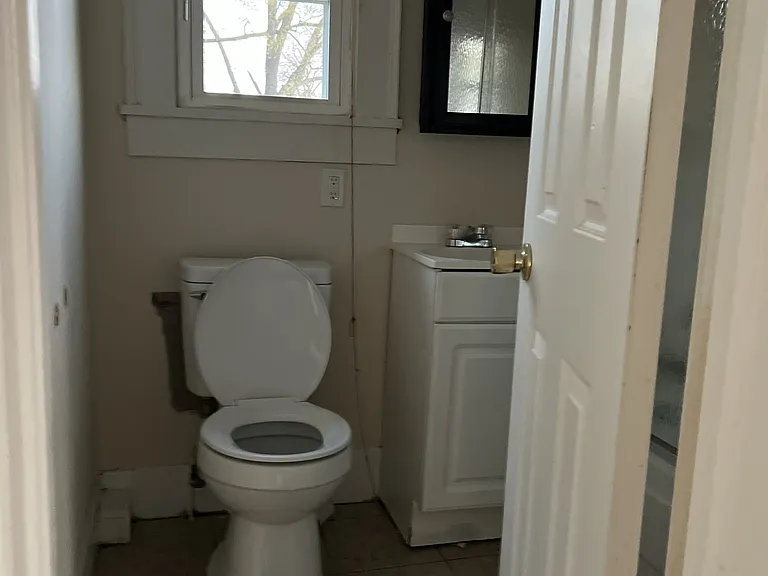528 E Main St #4 — Photo 9