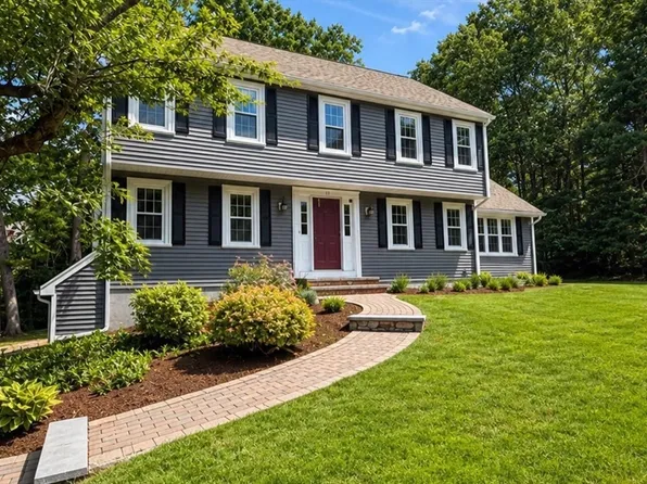 17 Hammer Hook Dr, Hanover, MA 02339