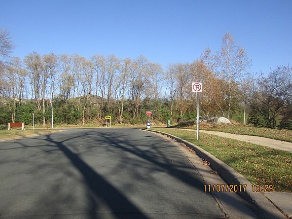 4th image of 86 Carmel Ave W