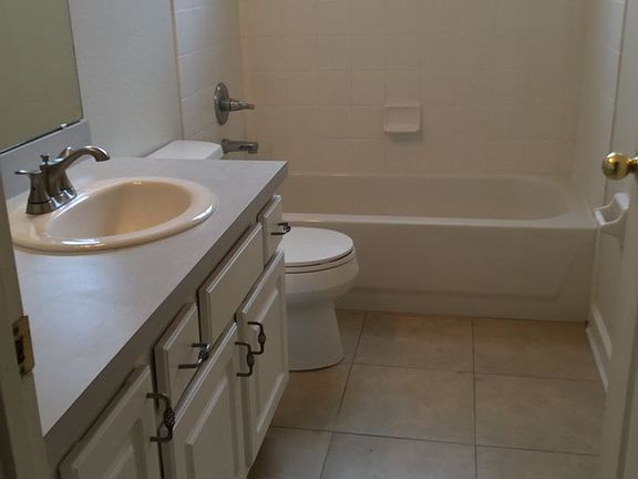 5th image of 3418 Carriage Lake Dr