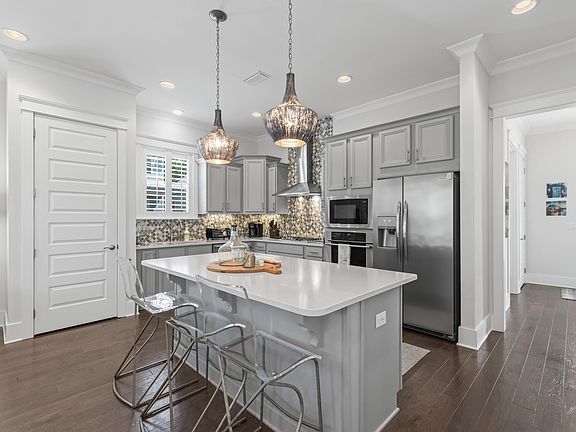 4th image of 109 Emerald Beach Cir