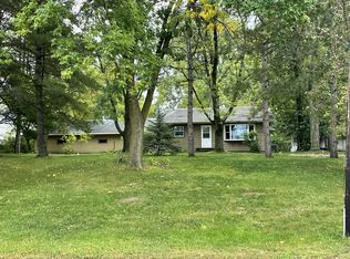 4020 Scheuneman Rd, Gem Lake, MN 55110
