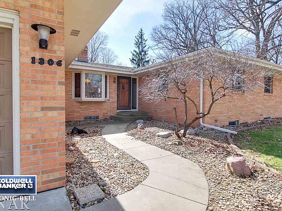 2nd image of 1306 Hollycrest Dr