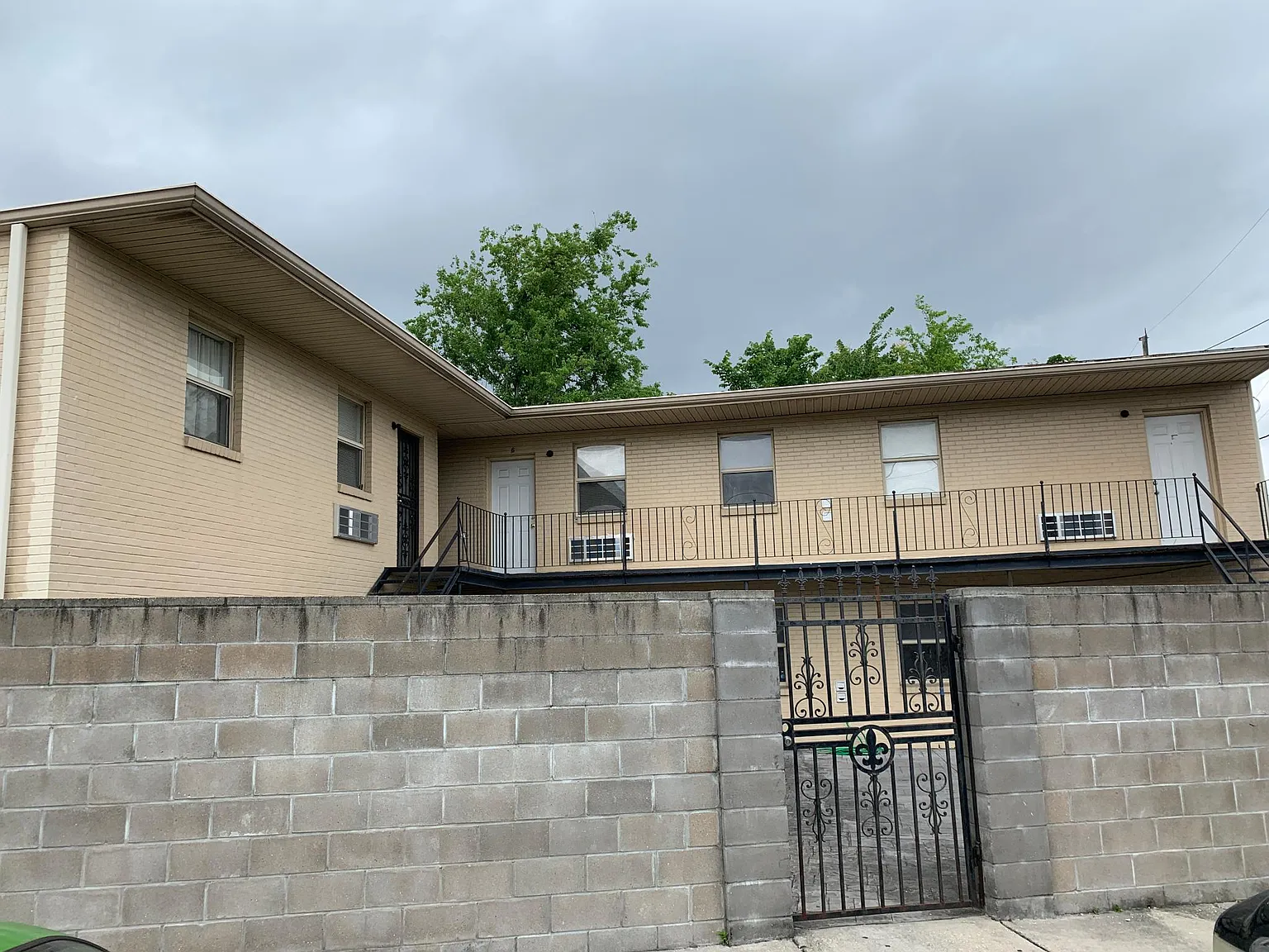 2400 Philip St — Photo 1