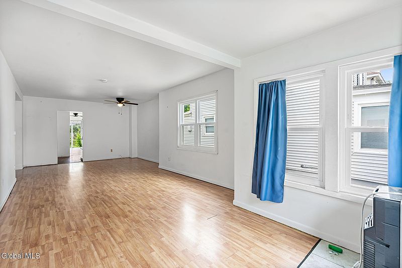 5th image of 2726 Denver Avenue