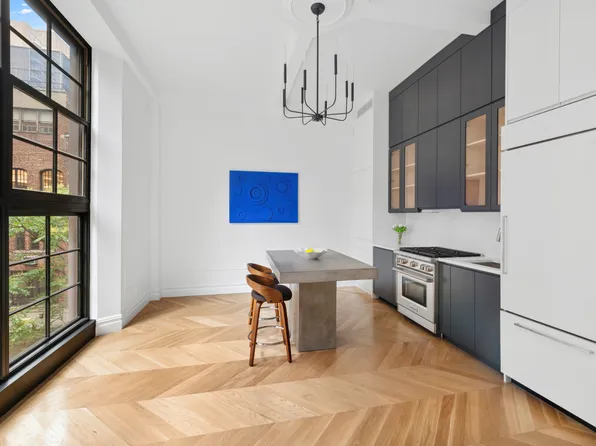 33 West 67th Street image 5 of 15