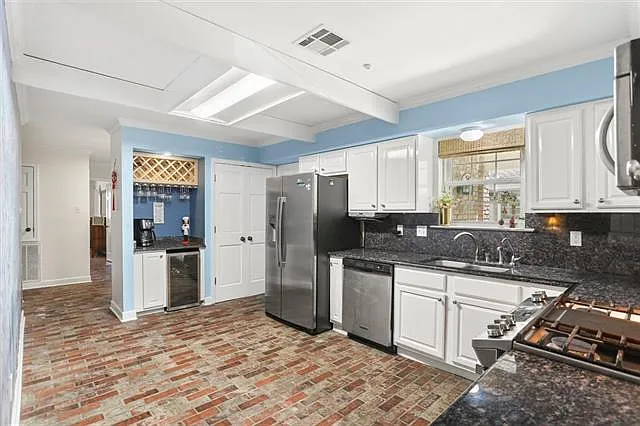 4521 Taft Park — Photo 7