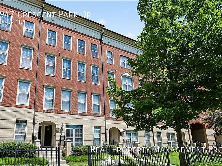 7947 Crescent Park Dr — Photo 1