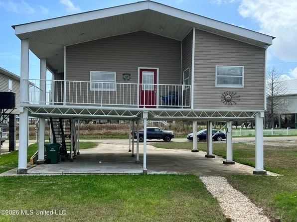 11045 Idaho St, Bay Saint Louis, MS 39520