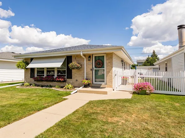 2432 S 109th STREET, West Allis, WI 53227