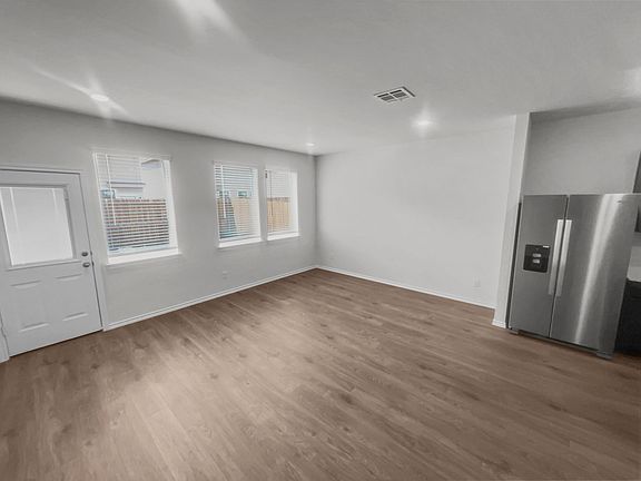 4th image of 6004 Ponderosa Dr