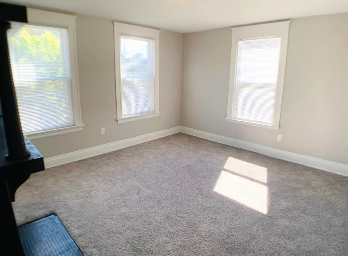 2329 Victor St — Photo 4