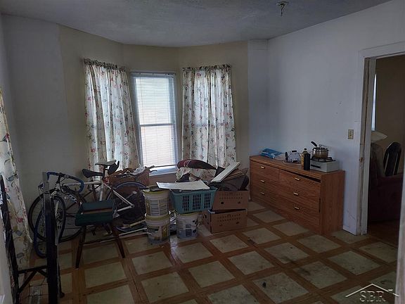 5th image of 828 N Webster St