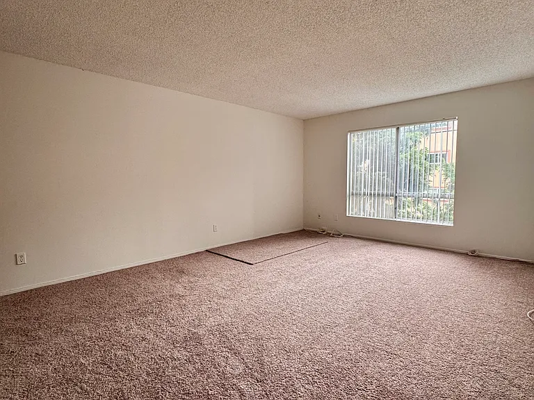 4901 Whitsett Ave #203 — Photo 6