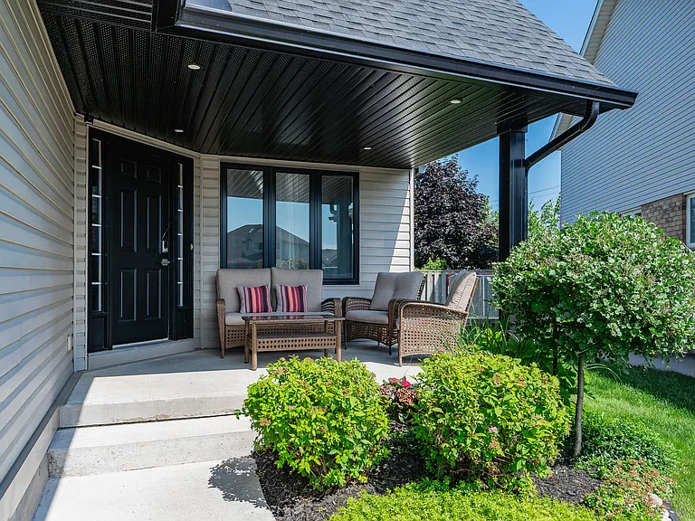 173 Hawkins Dr — Photo 2