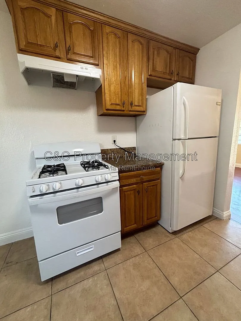 3 bed, 1.0 bath, 1100 sqft, $2,700 — Photo 1