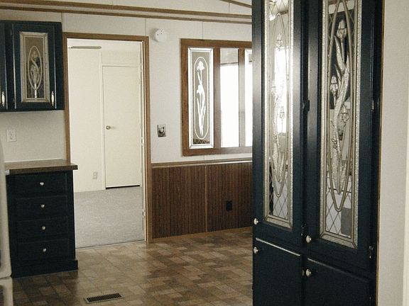 3rd image of 135 Knollwood Dr