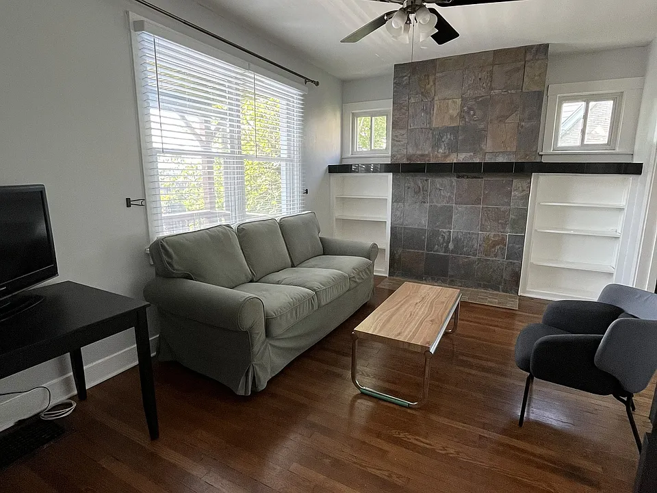 251 Robinson St #2