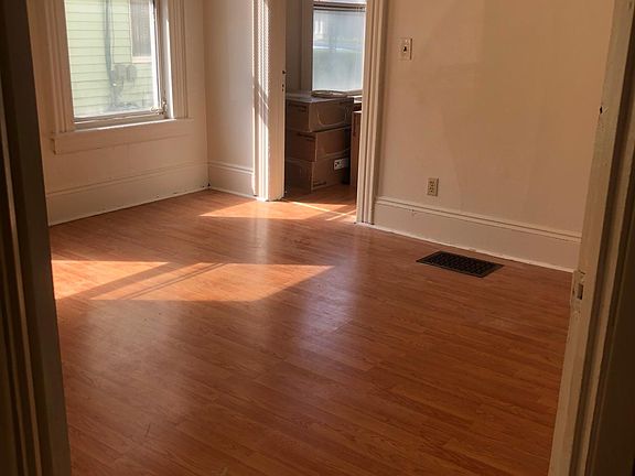 3rd image of 498 Colorado Ave Floor 1