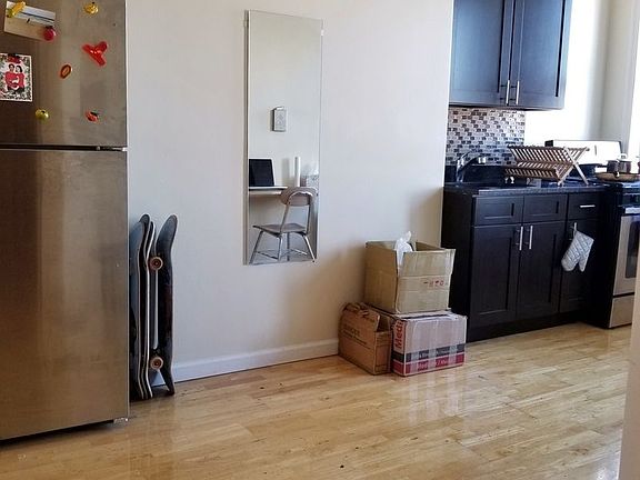4th image of 289 Jefferson St #3C