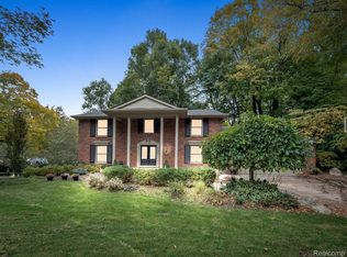 28834 Oak Point Dr, Farmington Hills, MI 48331