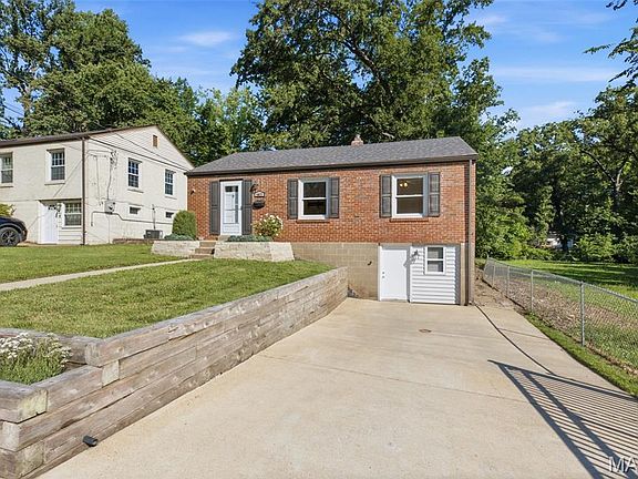 2nd image of 1027 Ferndale Ave